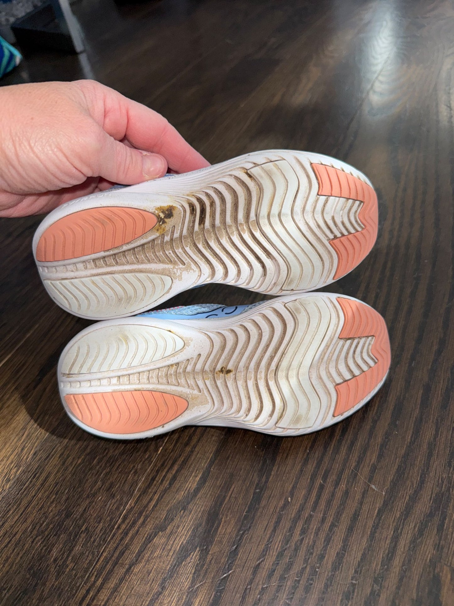 Girls Saucony Runners - size 12.5, Shoes 12.5 (Kids:4-8yr)