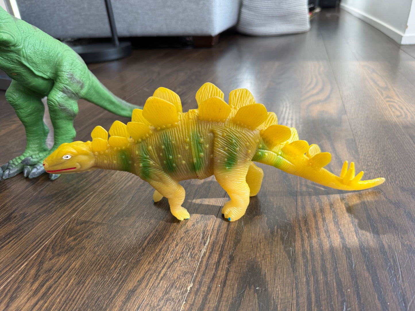 Bundle of X-Large dinosaurs - between 1-1.5 ft long