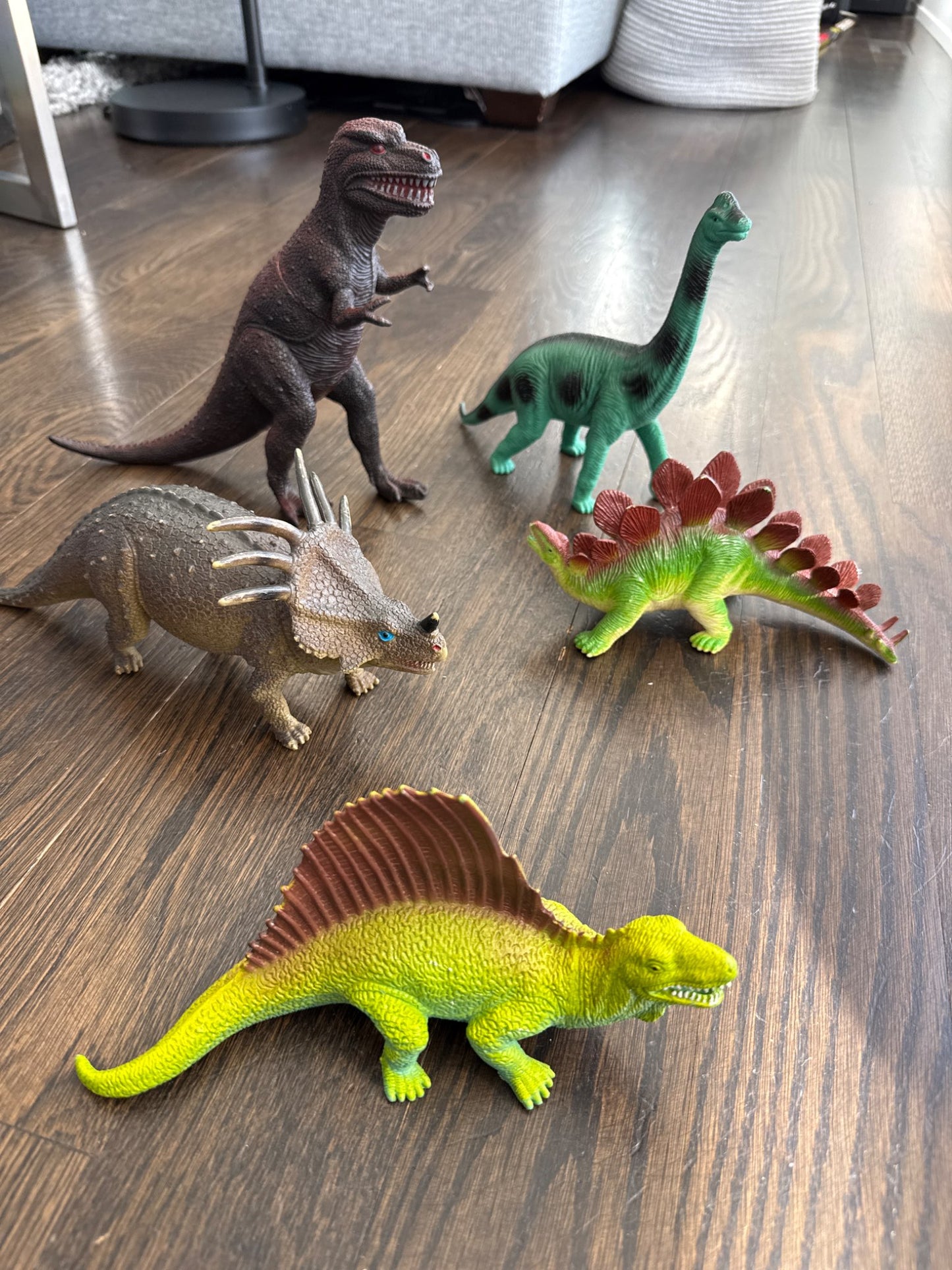 Bundle of med-size dinosaurs