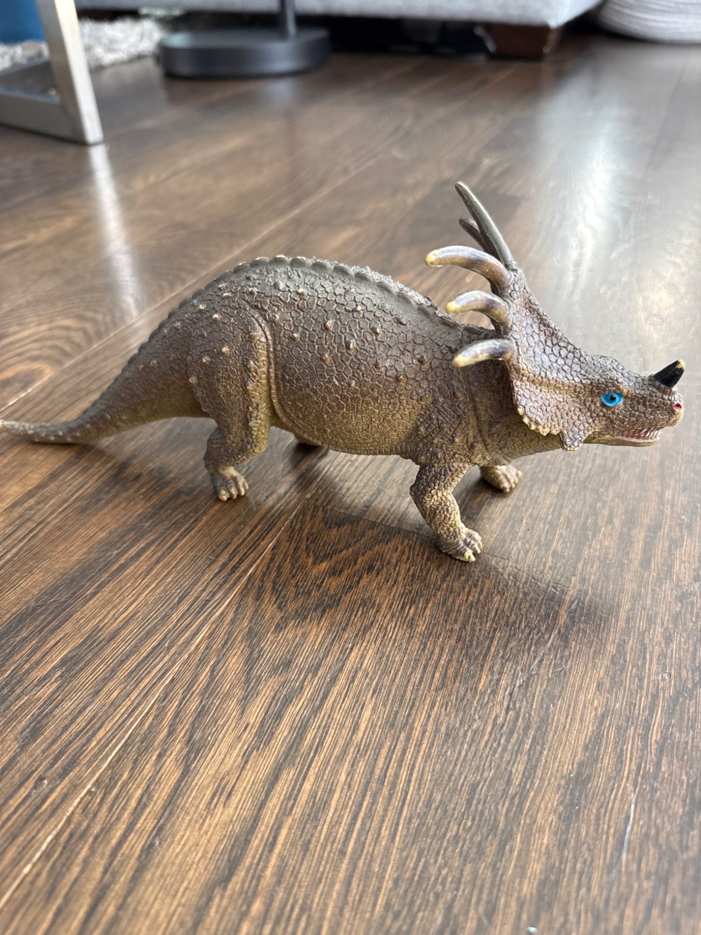Bundle of med-size dinosaurs