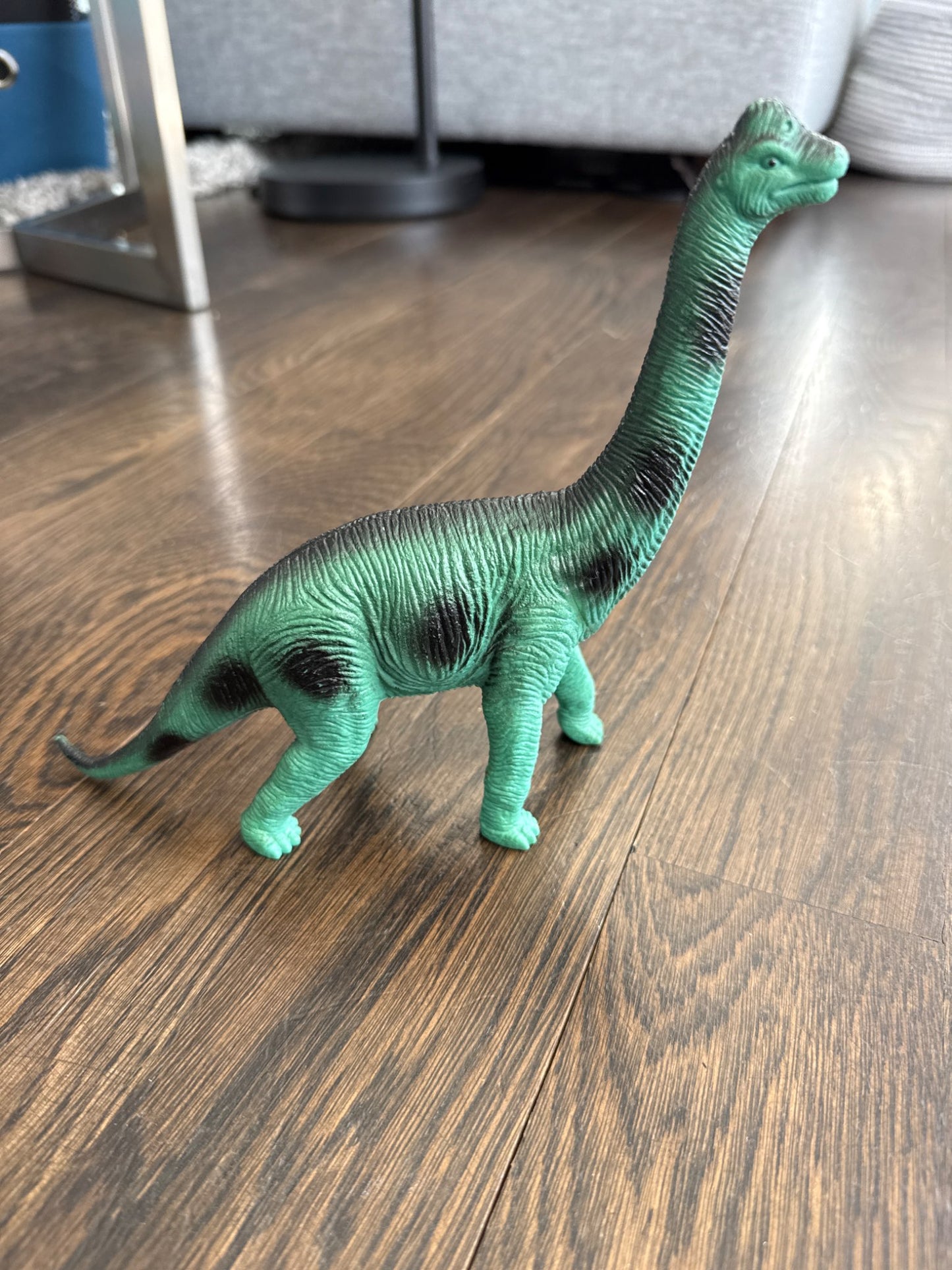 Bundle of med-size dinosaurs