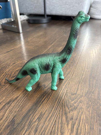 Bundle of med-size dinosaurs