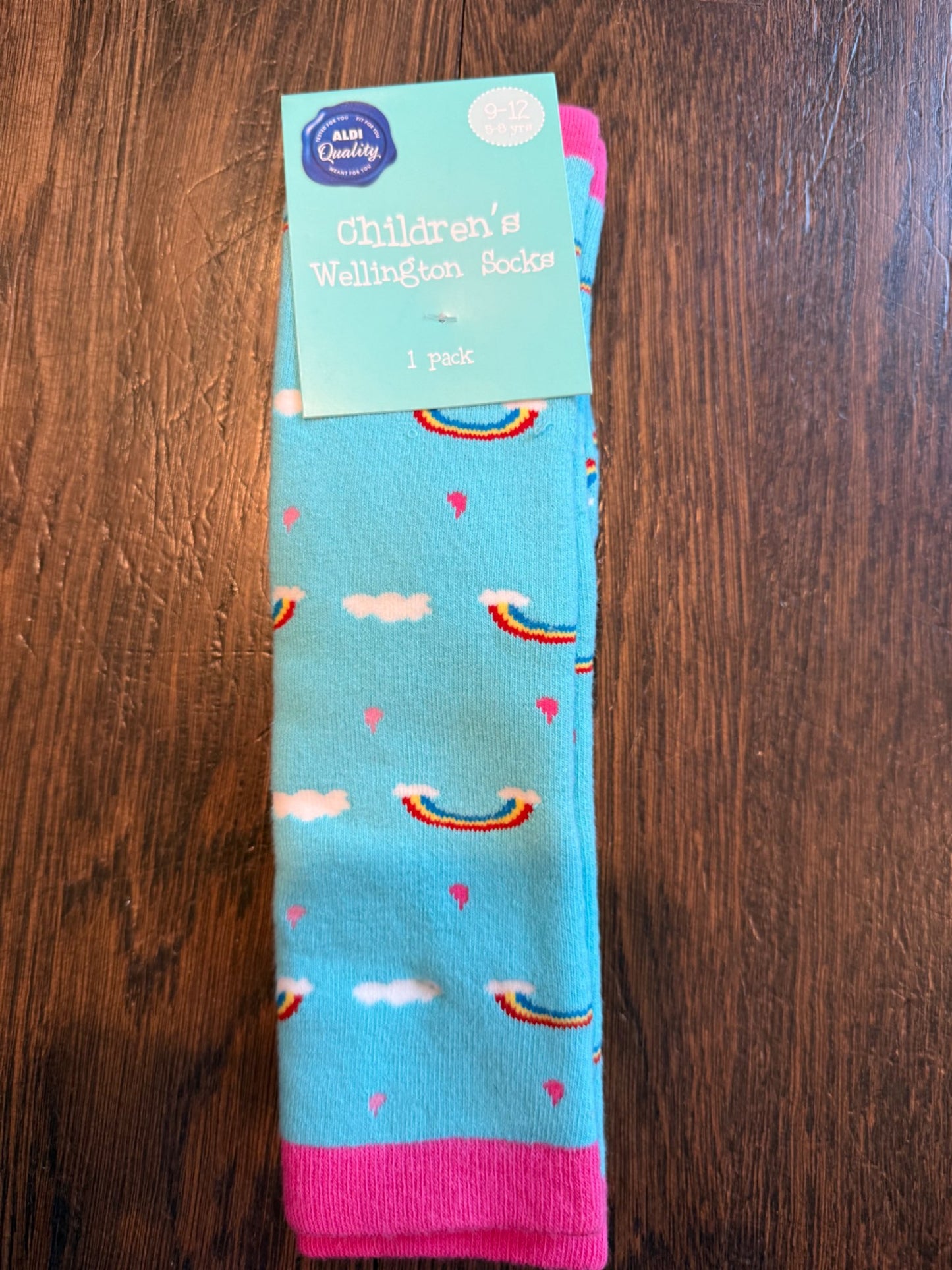Girls winter / ski socks - brand new  size 9-12  age 5-6)