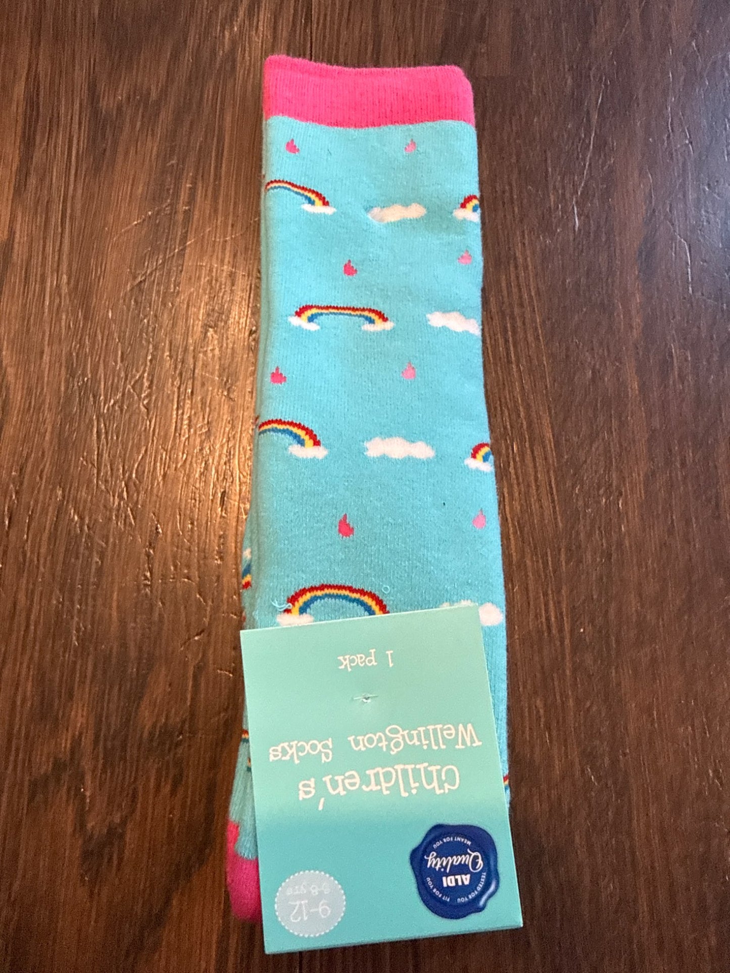 Girls winter / ski socks - brand new  size 9-12  age 5-6)