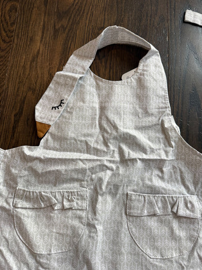 Kids Swan Apron - so cute! Brand new. Ages 3-7+