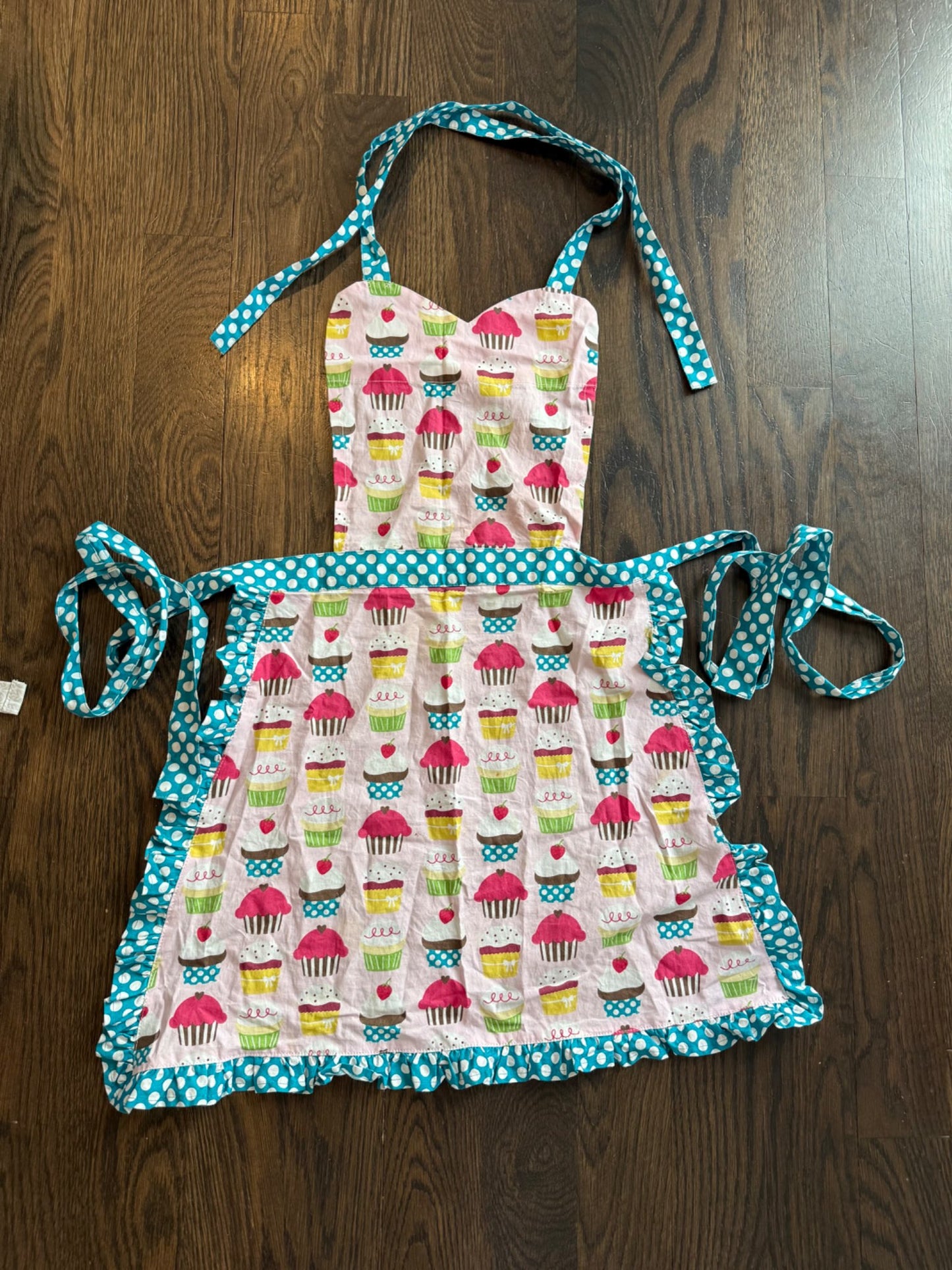 Kids Apron - brand new. Ages 3-7+