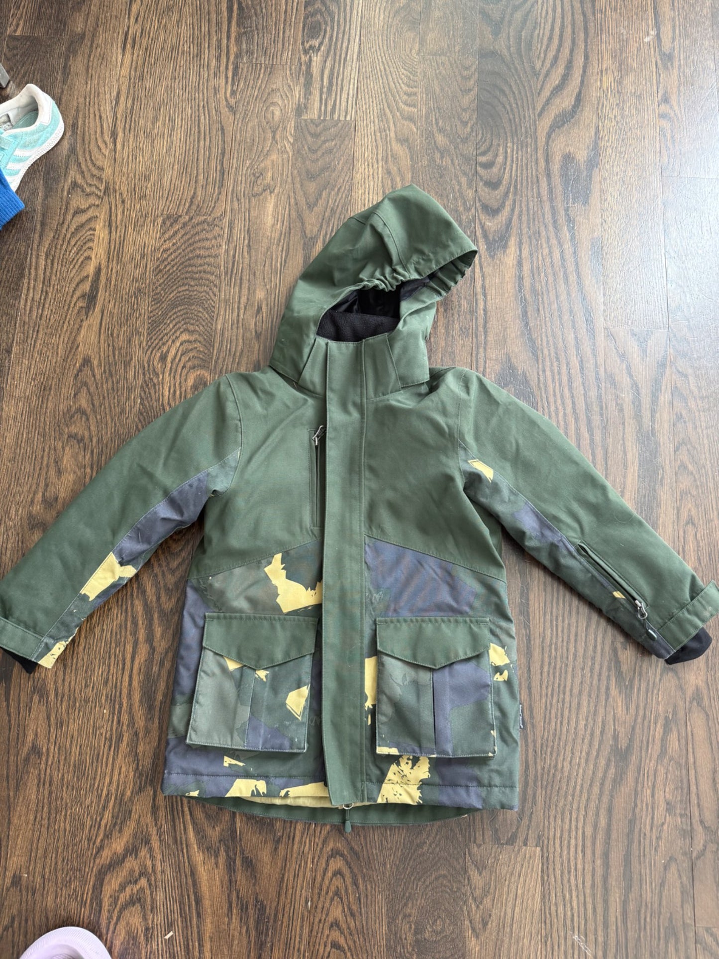 Boys winter camo winter jacket - size 4, Kids 4/4T