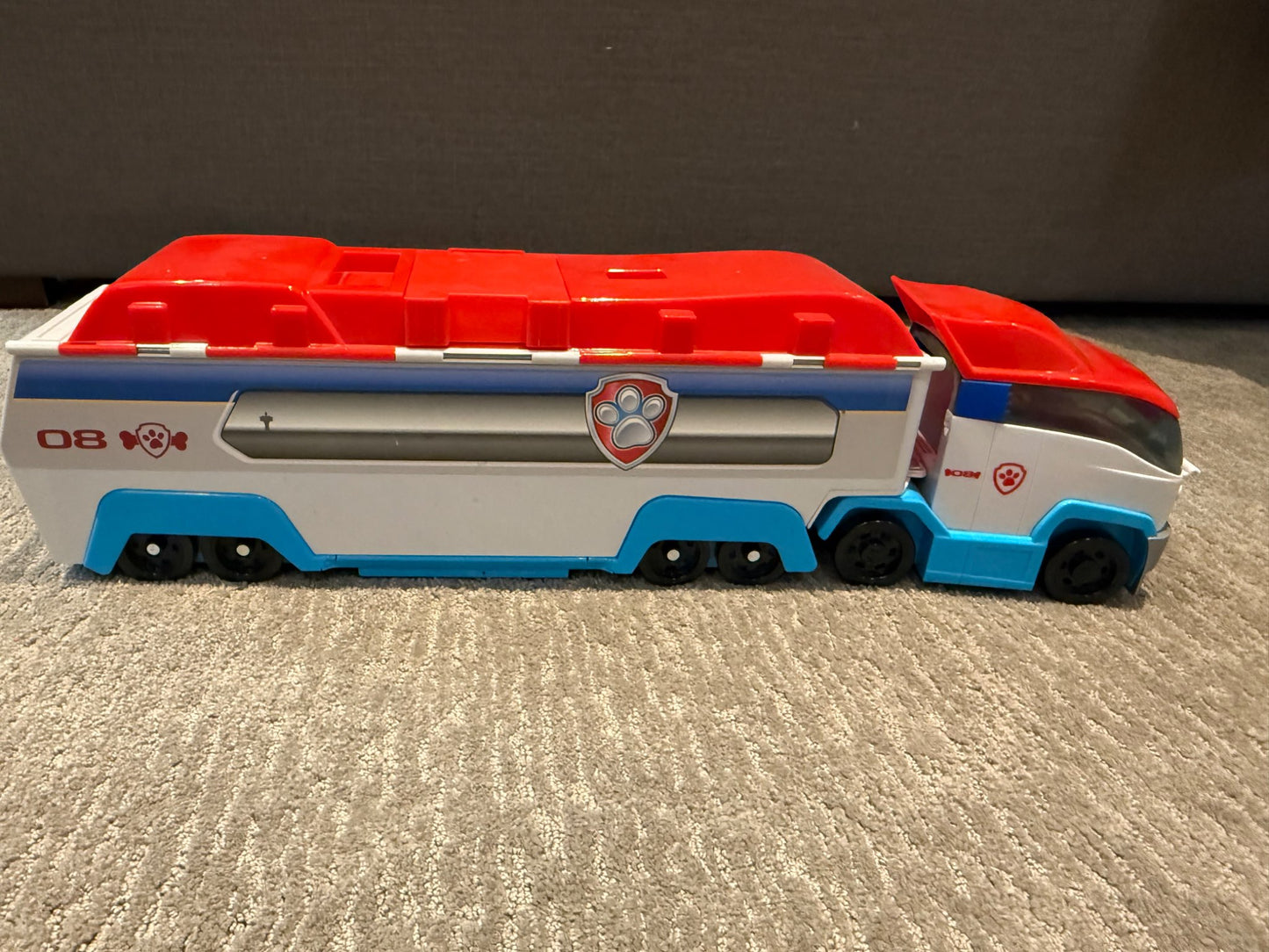 Paw Patrol Launch & Haul Paw Patroller plus all figures (Retails $155+ for all)