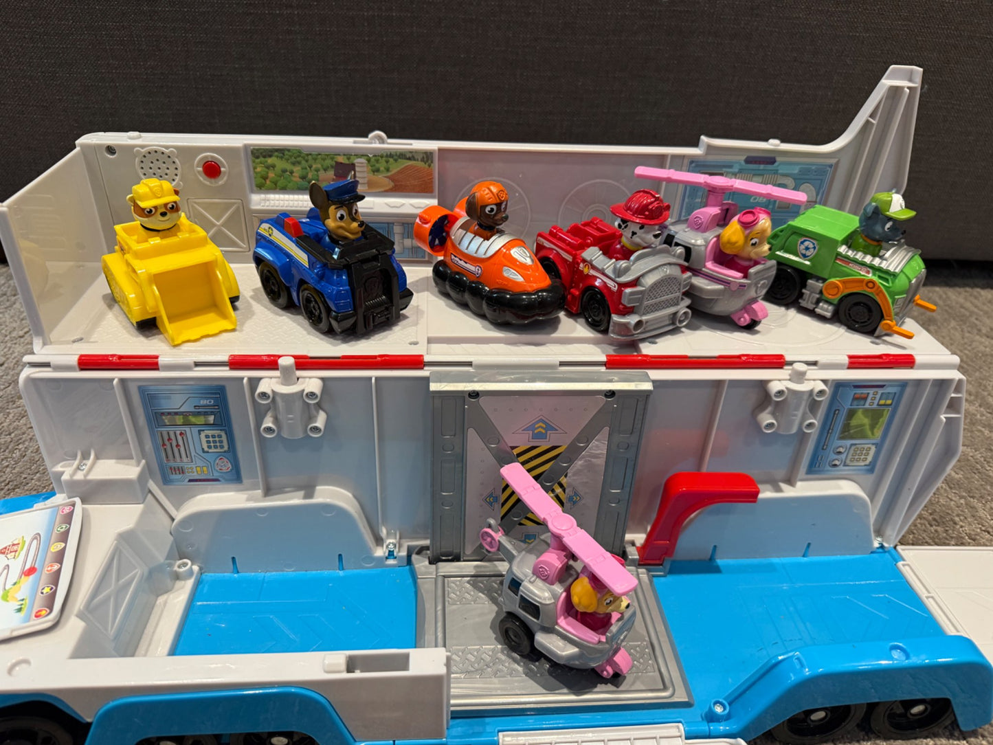 Paw Patrol Launch & Haul Paw Patroller plus all figures (Retails $155+ for all)