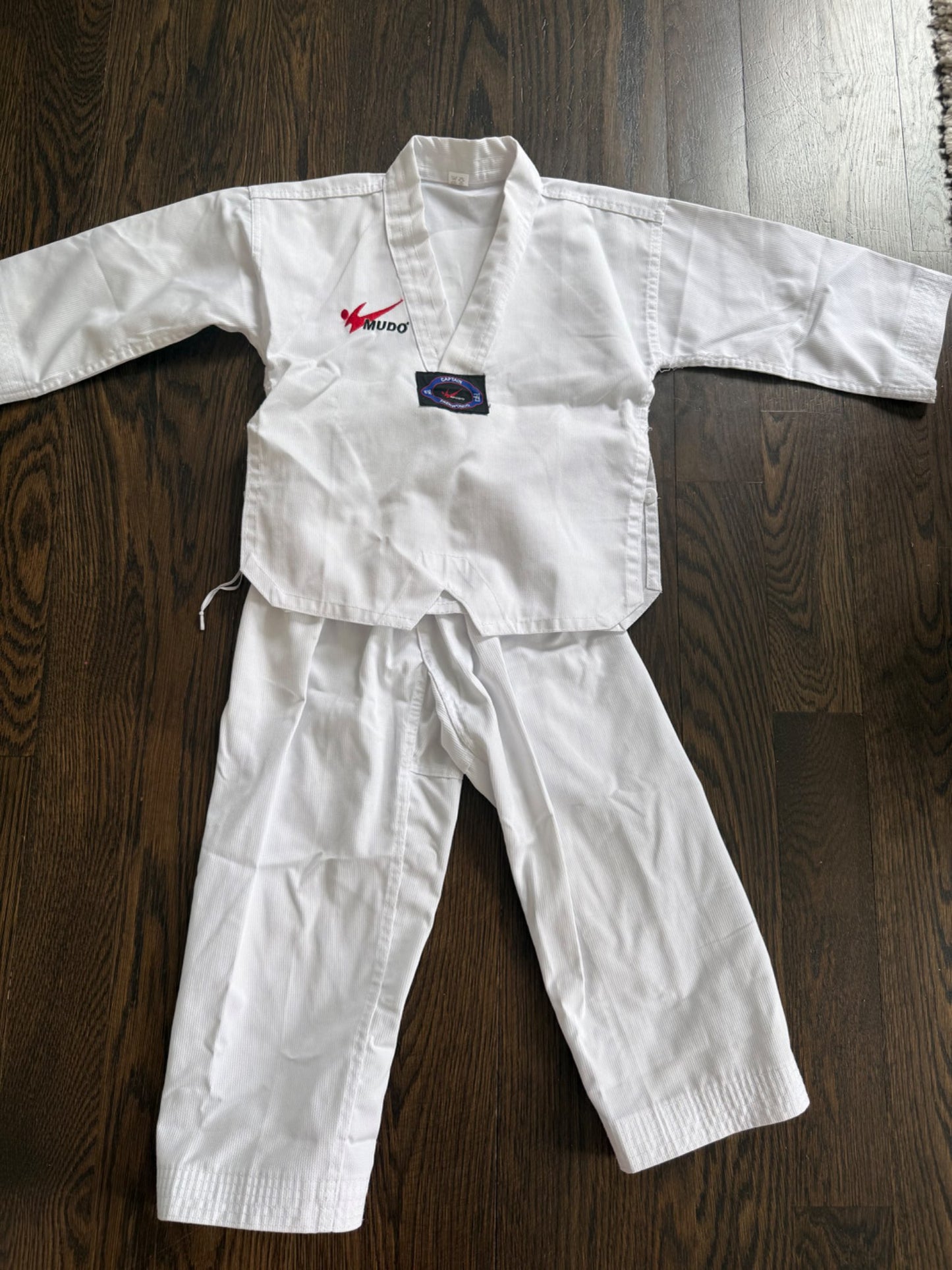 Tae Kwon Do suit (1 of 2) - size 100 (fits 4-6 yrs), Kids 4/4T