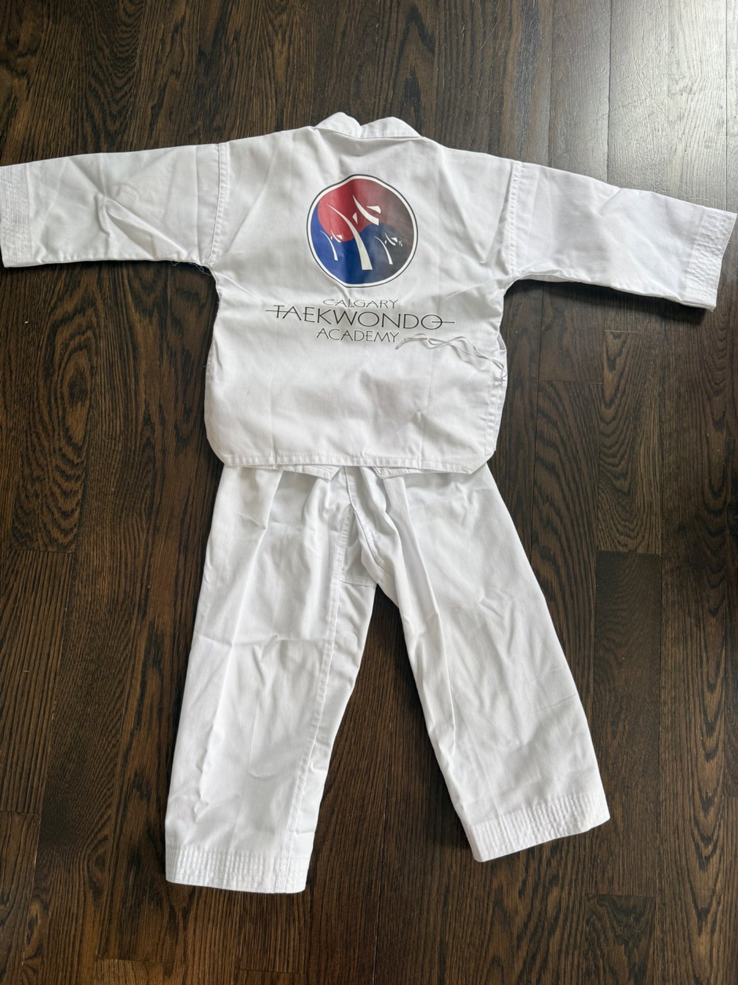 Tae Kwon Do suit (1 of 2) - size 100 (fits 4-6 yrs), Kids 4/4T