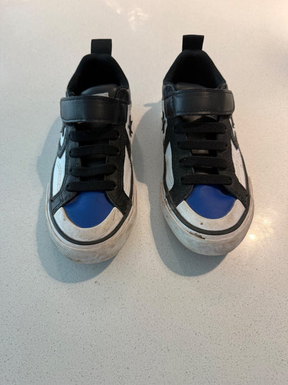 Converse size 11 , Shoes 11 (Toddler:2-4yr)