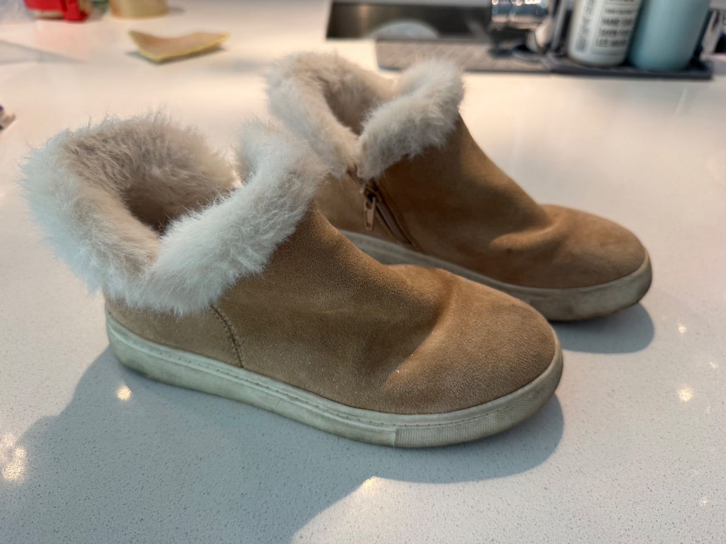 Girls suede booties - size youth 2 , Shoes 2 (Kids:4-8yr)