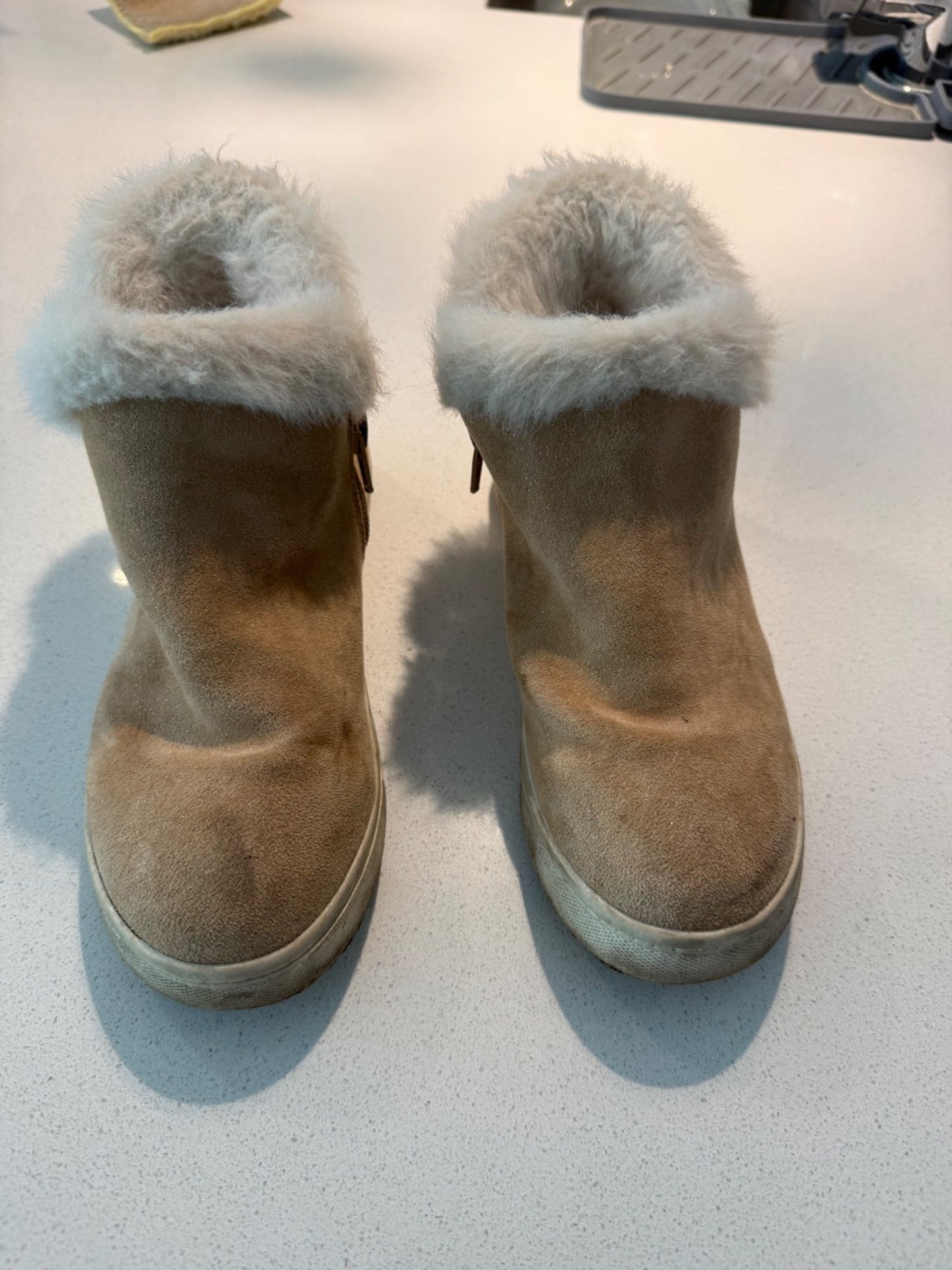 Girls suede booties - size youth 2 , Shoes 2 (Kids:4-8yr)