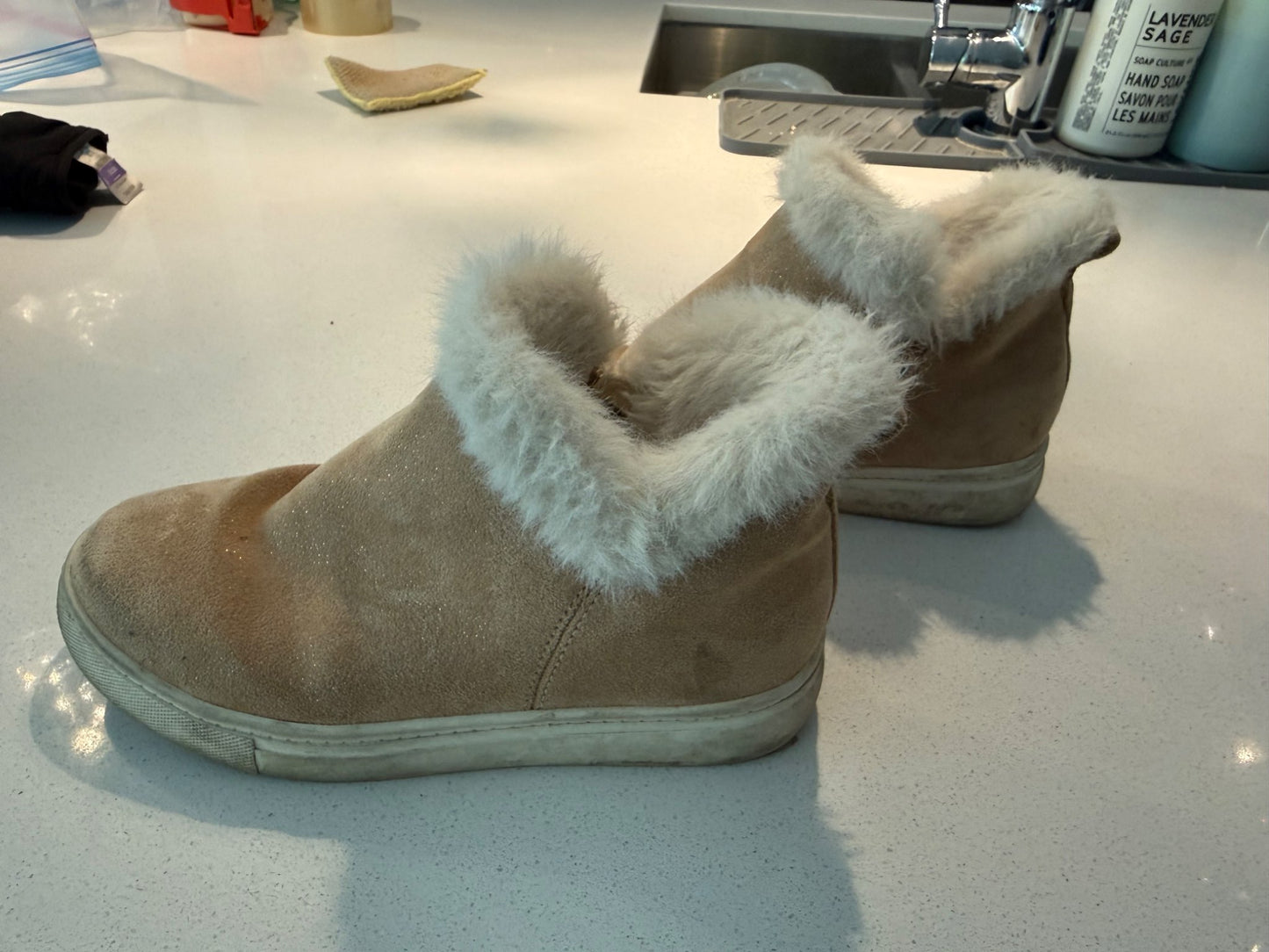 Girls suede booties - size youth 2 , Shoes 2 (Kids:4-8yr)