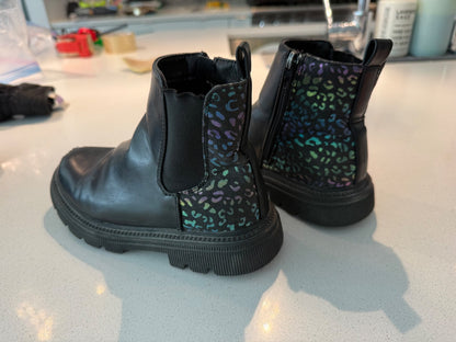 Girls black stylish boots - size 1 , Shoes 1 (Kids:4-8yr)