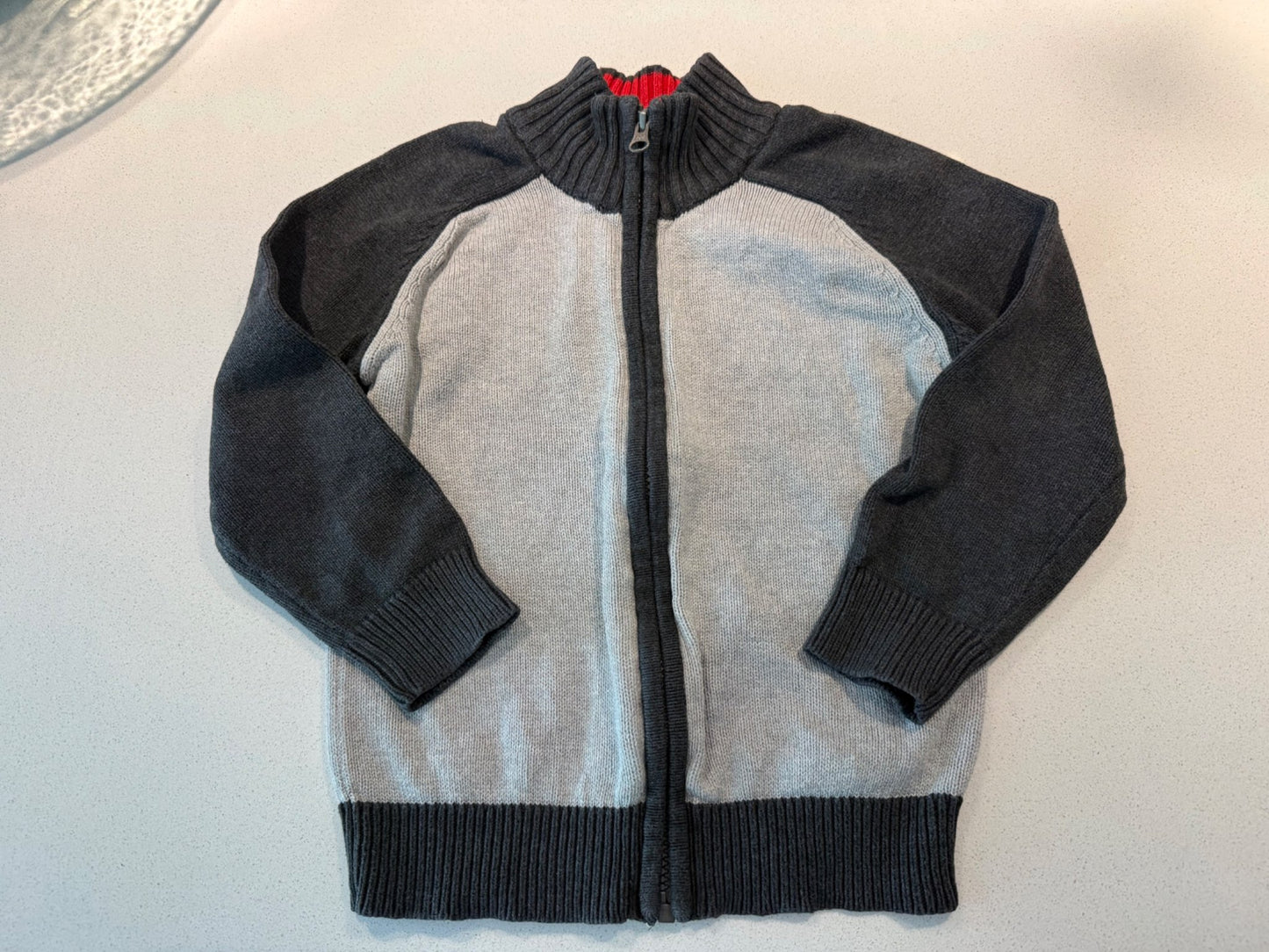 Boys stylish sweater and grey jeans - size 5, Kids 5/5T