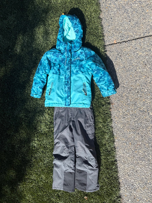 Girls XMTN Snowsuit size 6 VGUC, Kids 6/6X (extra small)