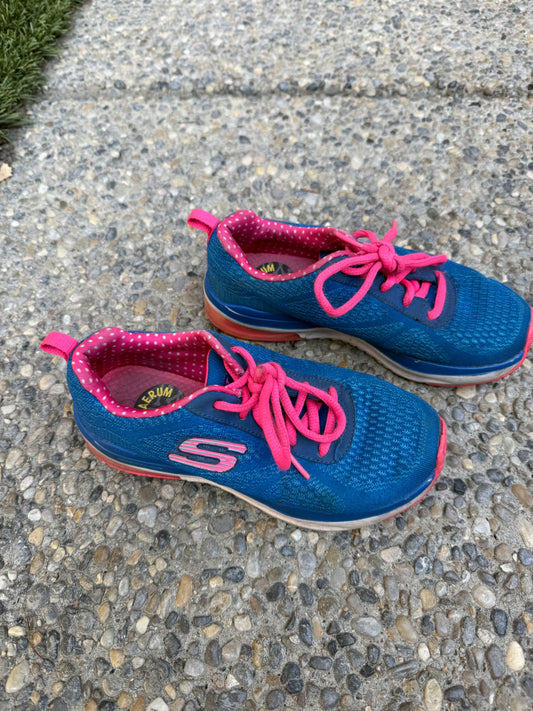 Girls size 13.5 Sketchers VGUC, Shoes 13.5 (Kids:4-8yr)