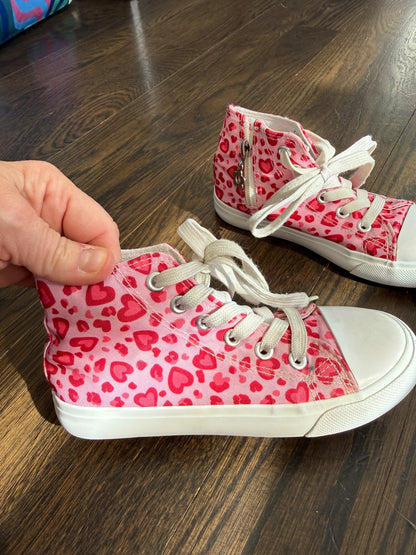 Size 13 heart ‘converse’ VGUC, Shoes 13 (Kids:4-8yr)