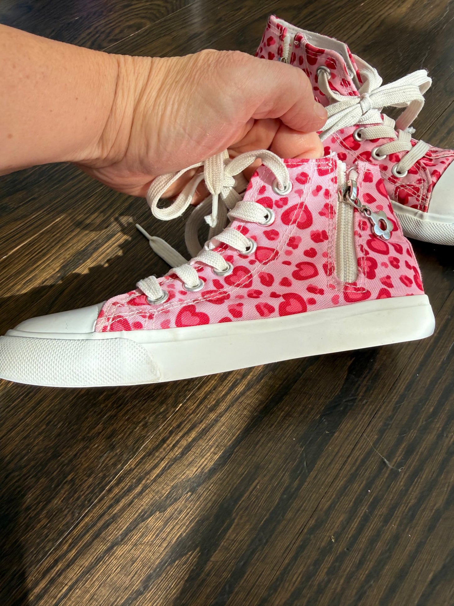 Size 13 heart ‘converse’ VGUC, Shoes 13 (Kids:4-8yr)