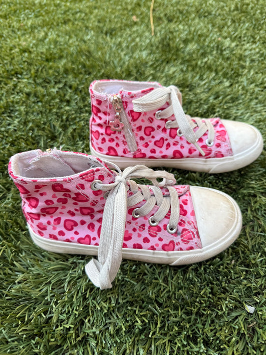 Size 13 girls heart ‘Converse’ VGUC., Shoes 13 (Kids:4-8yr)