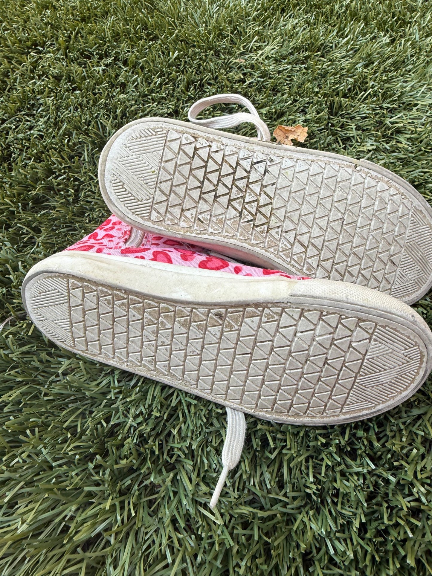 Size 13 girls heart ‘Converse’ VGUC., Shoes 13 (Kids:4-8yr)