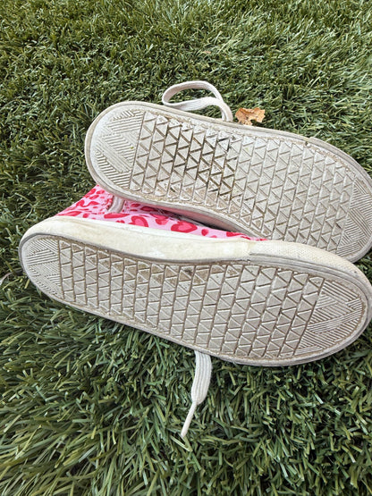 Size 13 girls heart ‘Converse’ VGUC., Shoes 13 (Kids:4-8yr)