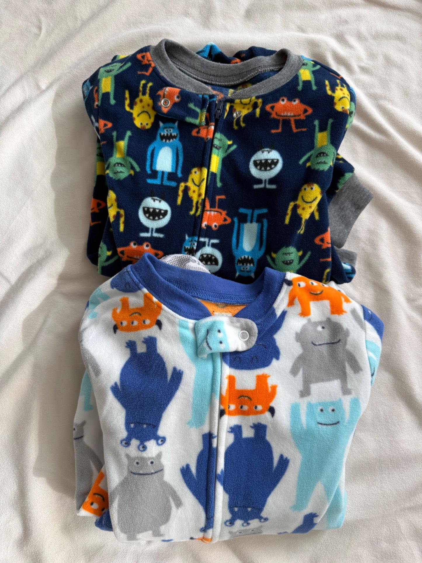 Carter’s fleece footed PJ’s - size 5 - like new, Kids 5/5T
