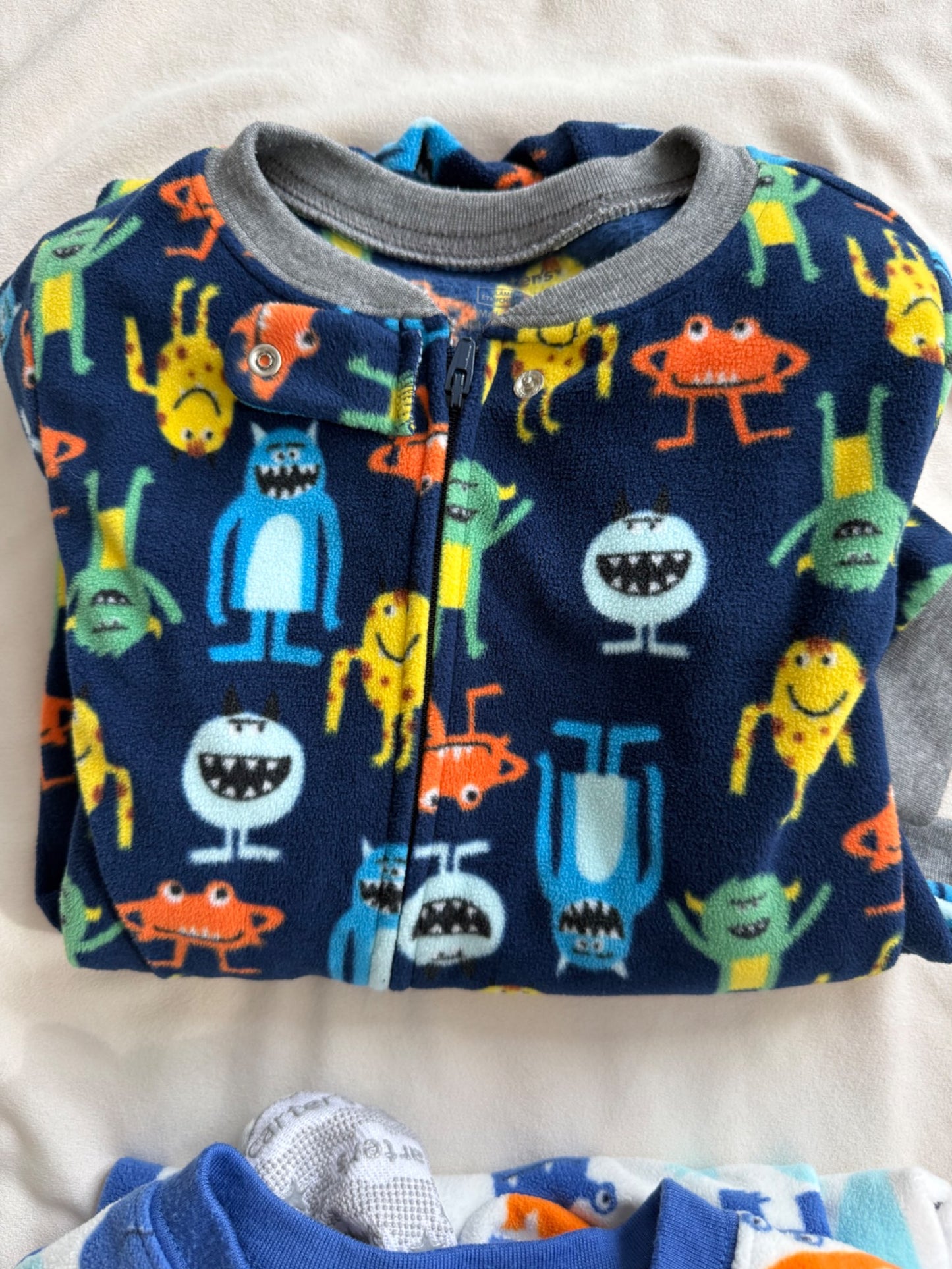 Carter’s fleece footed PJ’s - size 5 - like new, Kids 5/5T