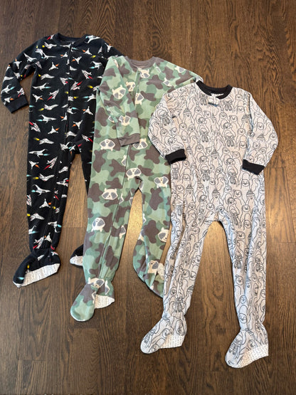 Carter’s fleece footed PJ’s - size 5 - like new , Kids 5/5T