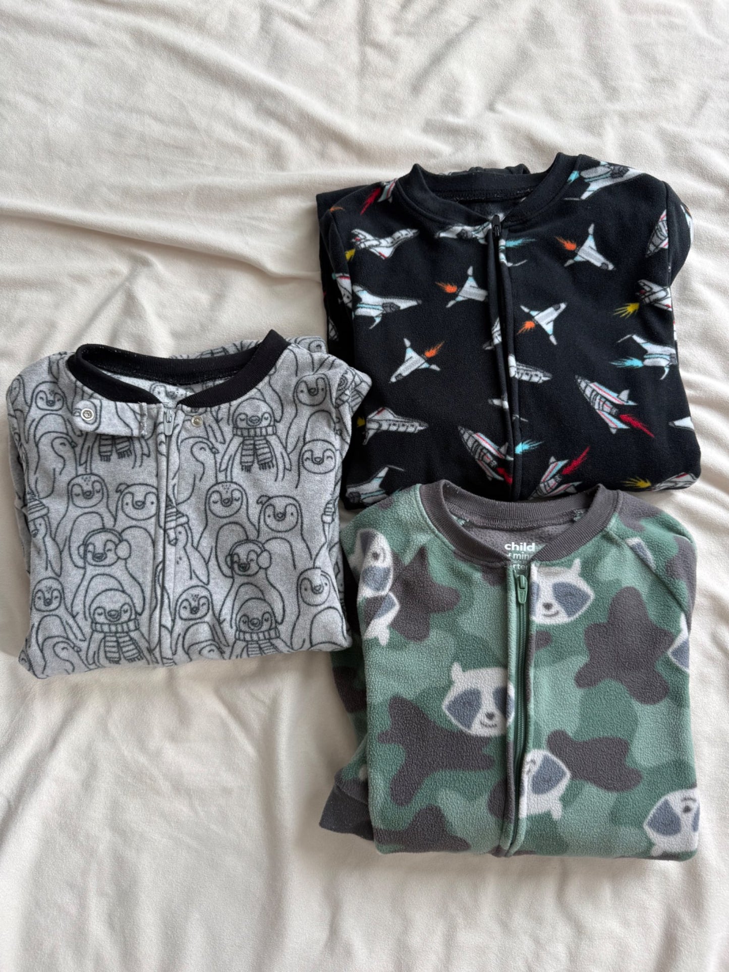 Carter’s fleece footed PJ’s - size 5 - like new , Kids 5/5T