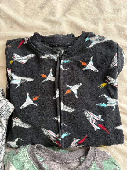 Carter’s fleece footed PJ’s - size 5 - like new , Kids 5/5T