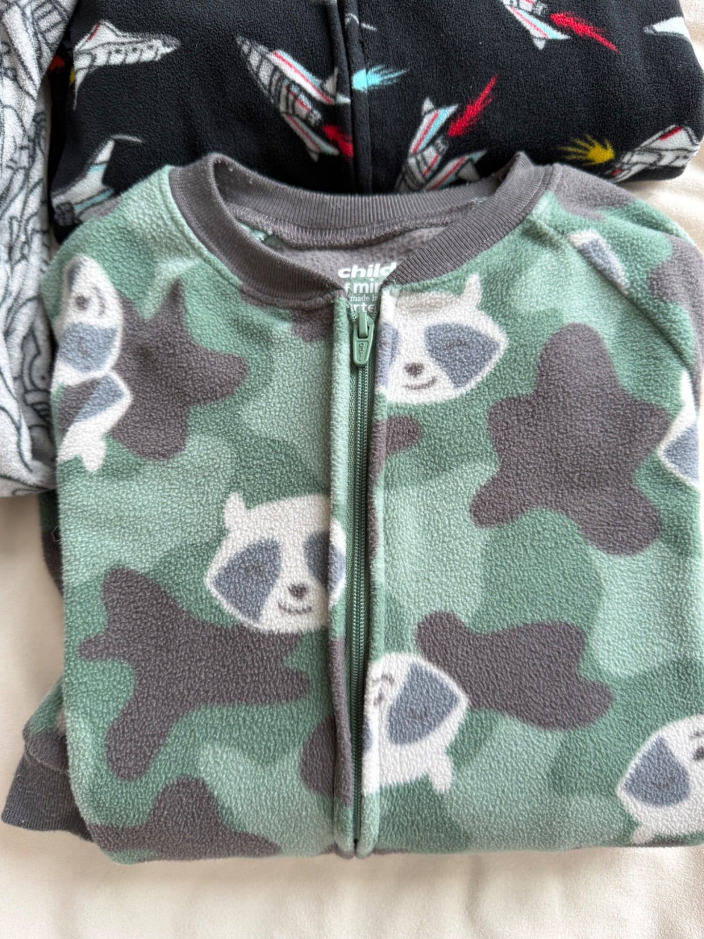 Carter’s fleece footed PJ’s - size 5 - like new , Kids 5/5T