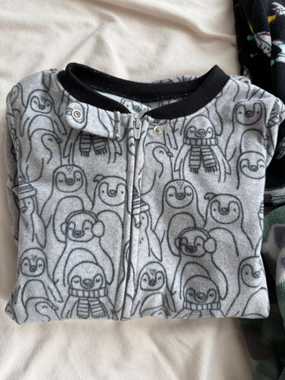 Carter’s fleece footed PJ’s - size 5 - like new , Kids 5/5T