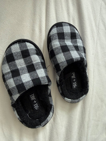 Boys slippers - size S (approx 9-10), Shoes 9 (Toddler:2-4yr)
