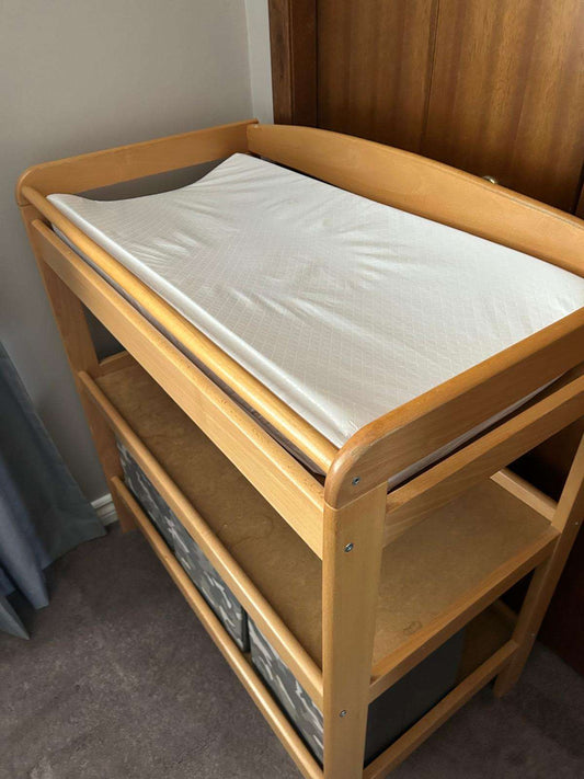 Change Table and Changing Pad with Cover