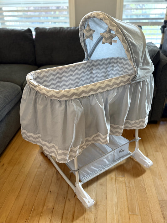 Bily Bassinet – Grey Chevron with Stars Canopy