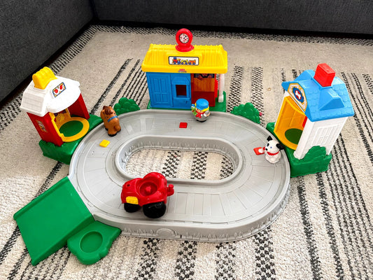 Fisher-Price Little People Animal Sounds Farm Track Set