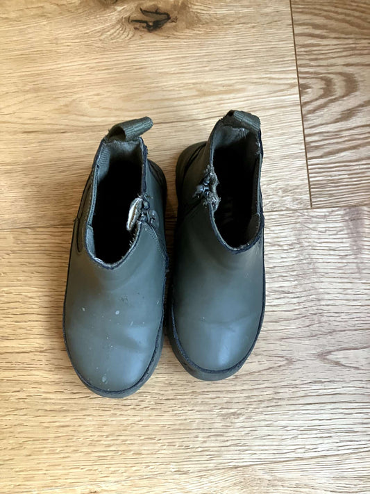 Zara Toddler Girls Stylish Chelsea Boots, Shoes 7.5 (Toddler:2-4yr)