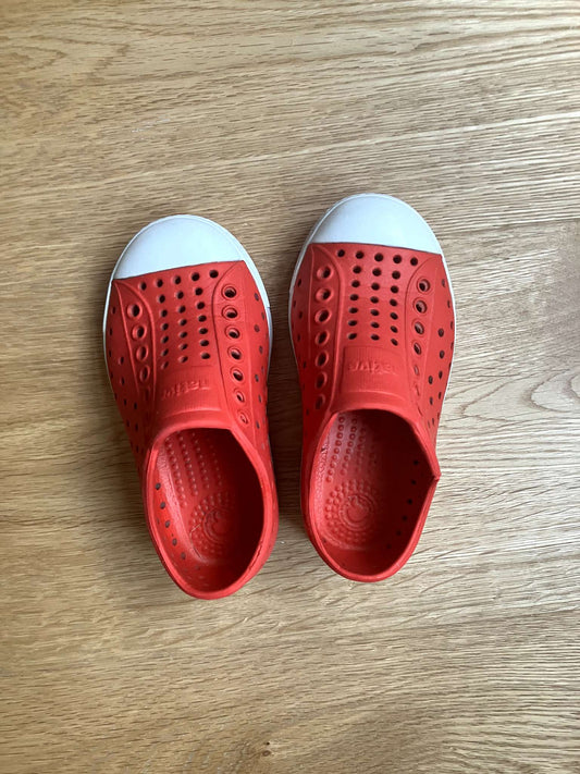 Native Shoes size C6 Red, Shoes 6 (Walkers:12-24 mth)