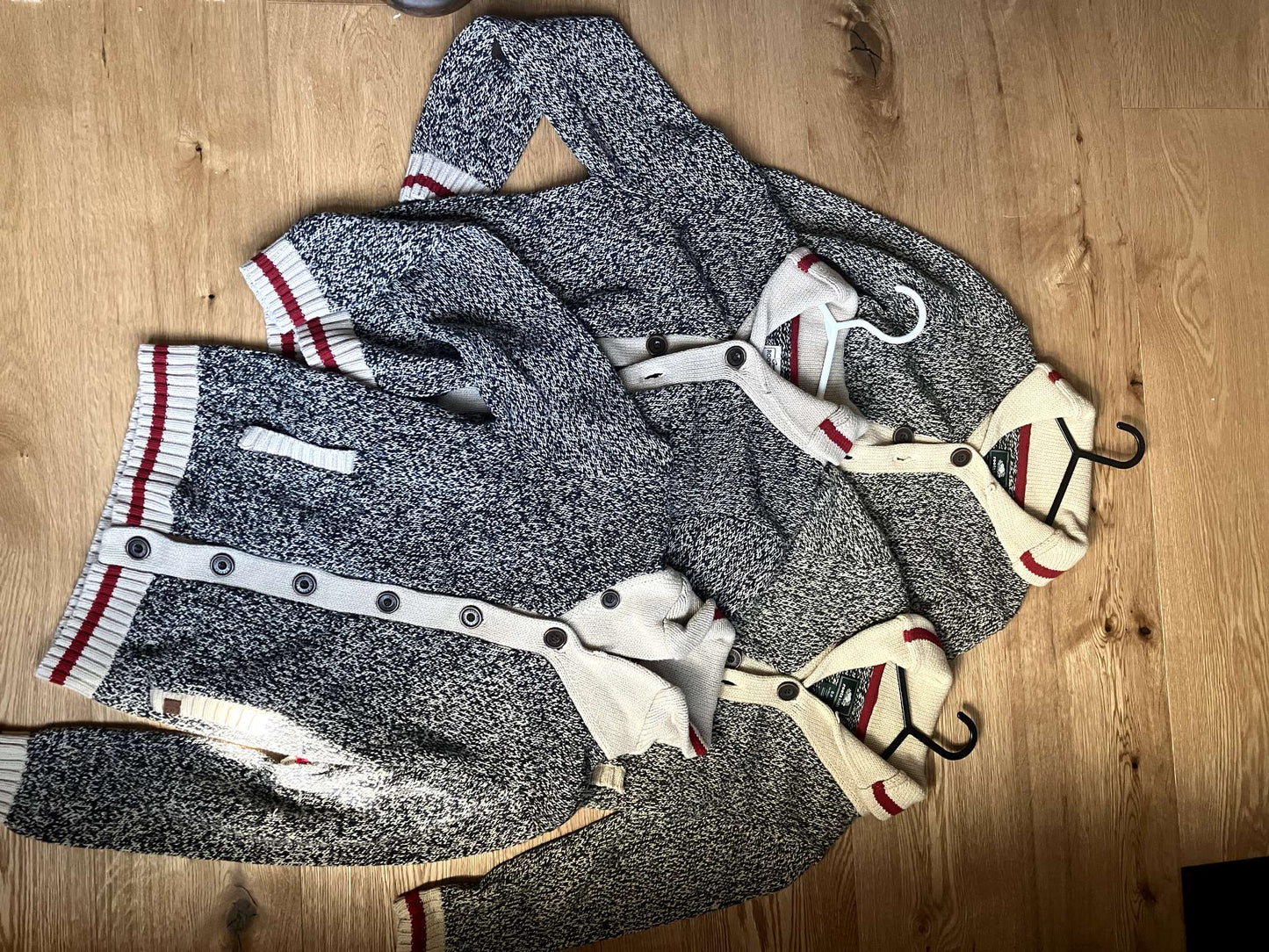 Set of 4 Matching Roots Sweaters perfect for Family Christmas Photos, Kids 12 & 14 (large)