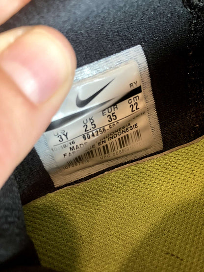 Nike running shoe size 3 youth (fits 7-8 yo), Shoes 3 (Kids:4-8yr)
