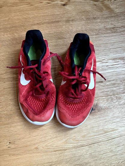 Nike running shoe size 3 youth (fits 7-8 yo), Shoes 3 (Kids:4-8yr)