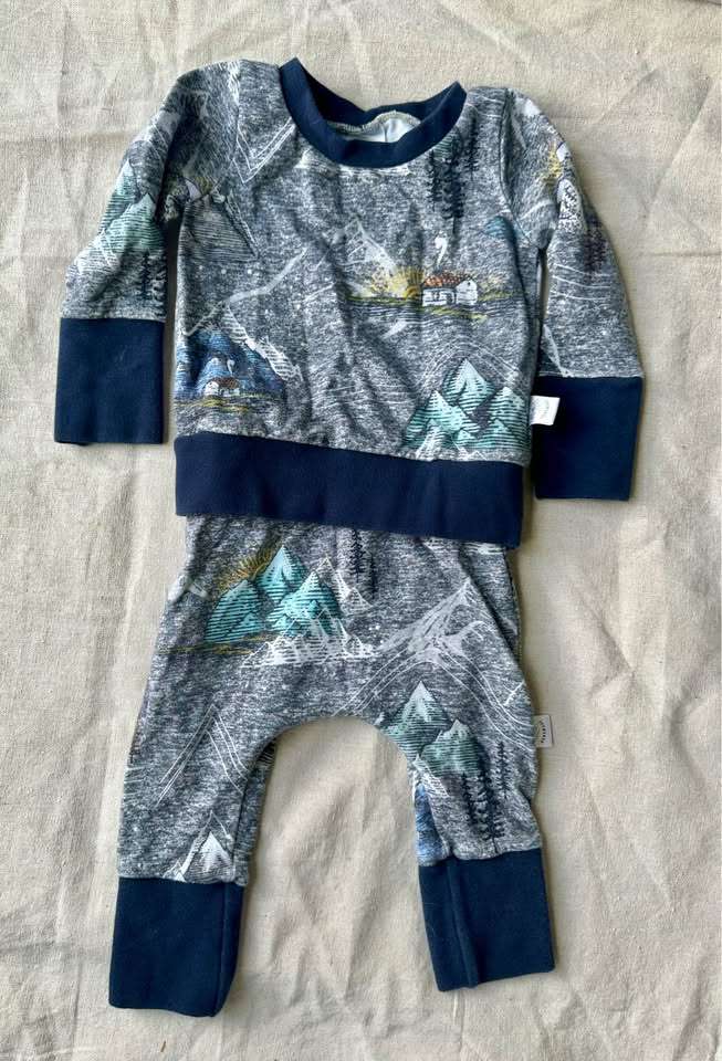 0-6m Mountain Handmade Grow with me set MSRP $60, Kids 6 Month (3-6M)