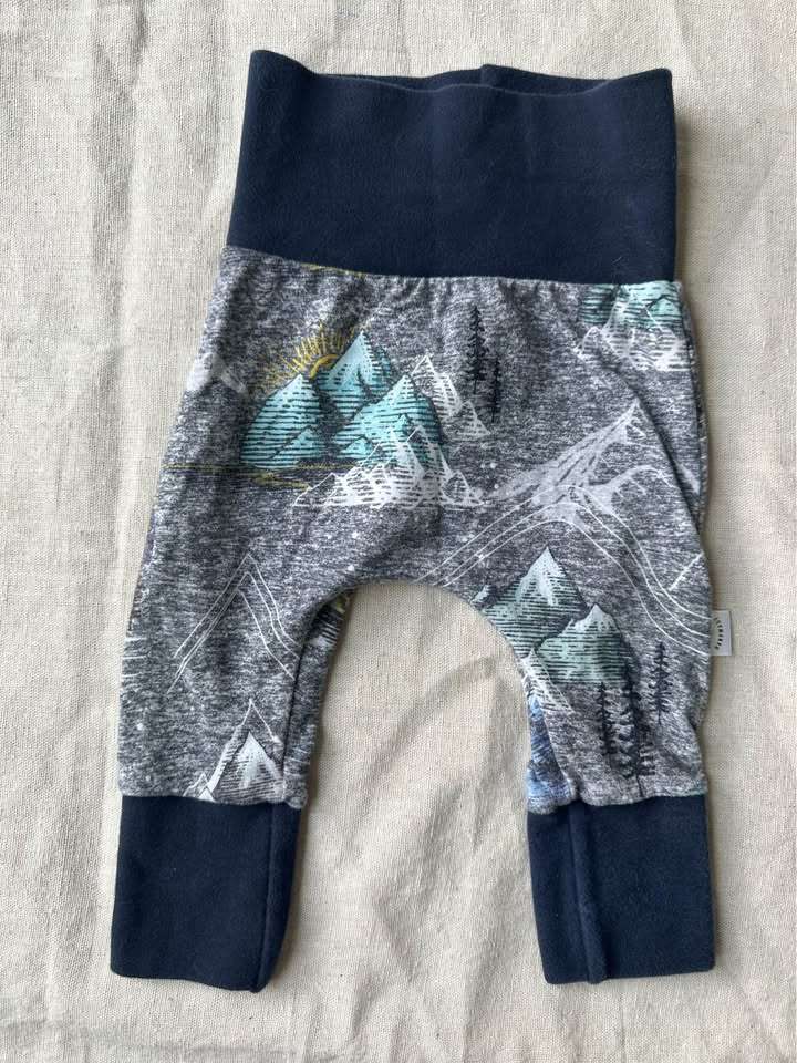 0-6m Mountain Handmade Grow with me set MSRP $60, Kids 6 Month (3-6M)