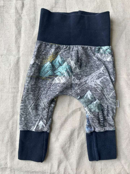 0-6m Mountain Handmade Grow with me set MSRP $60, Kids 6 Month (3-6M)