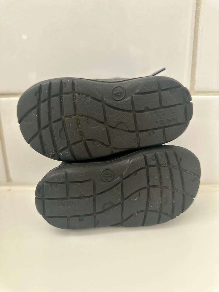 Size 4 Smartfit Toddler Shoes, Shoes 4 (Baby: 0-12 mth)