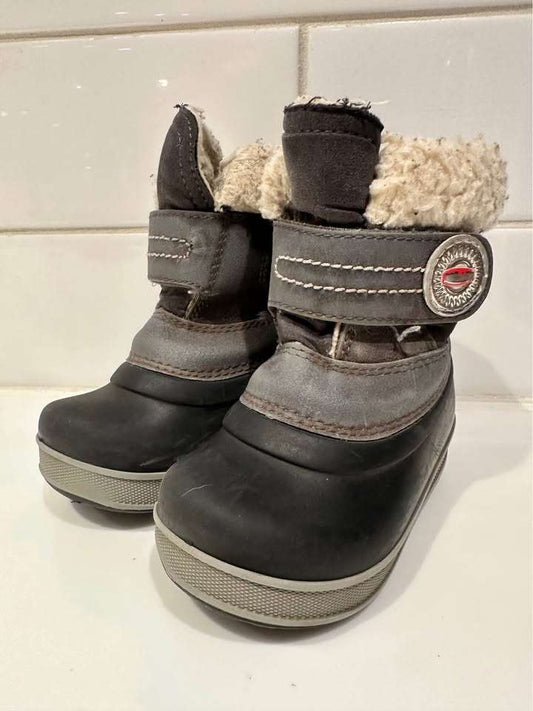 Size 21/22 (5/6)Olang Toddler Winter Boots