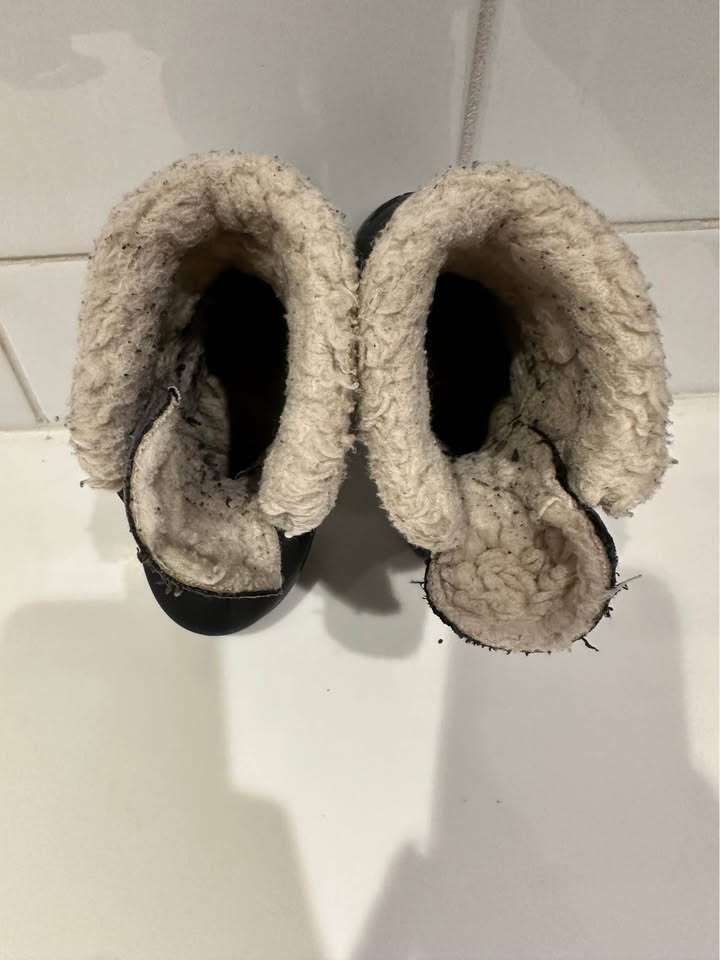 Size 21/22 (5/6)Olang Toddler Winter Boots, Shoes 5 (Walkers:12-24 mth)